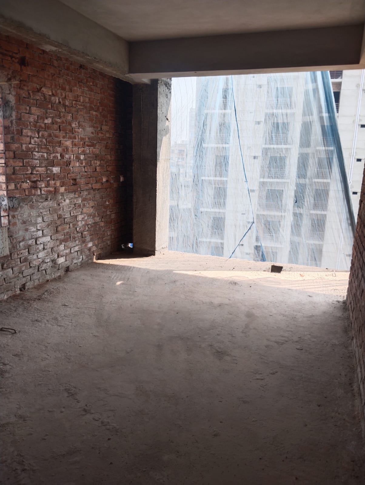  3-Bedroom Apartment in 5th floor for Sale in Aftab-nagar | Block C