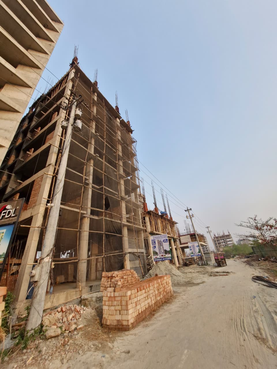 CONCRETE BUILDERS,  2850 Sqft Luxury Apartment Jolshiri